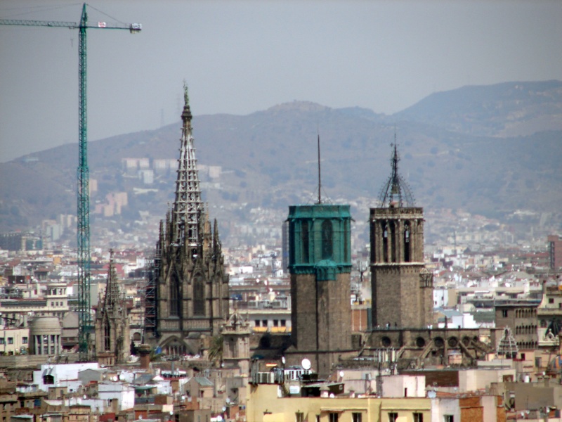 2008/03(March)/AroundTheWorld/Barcelona/800x600_restoring old cathedral.jpg